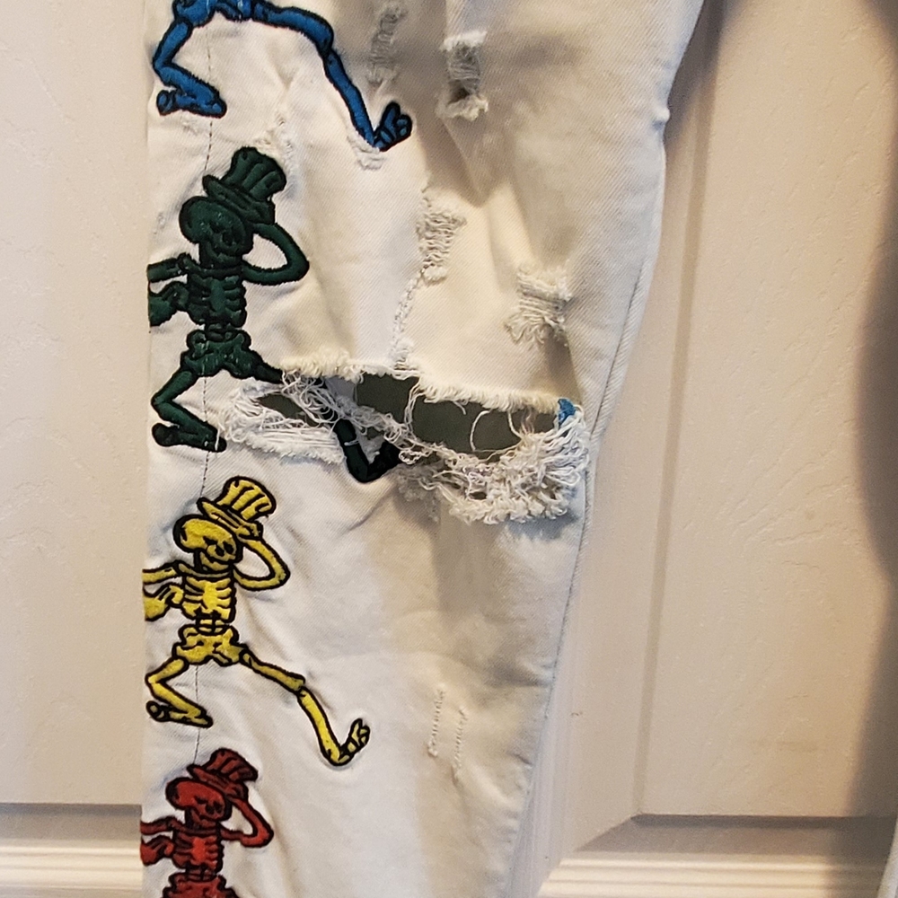 Colorful Embroidered Ripped Jeans - Picture 4 of 16